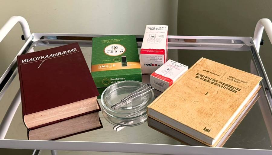 Столик рефлексотерапевта